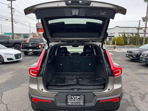 Used 2022 Volvo XC40 T5 R-Design w/ Advanced Package image 31