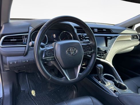 Used 2018 Toyota Camry XSE image 10