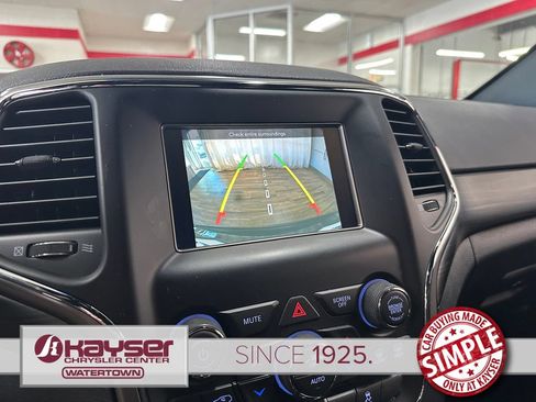 Used 2021 Jeep Grand Cherokee Freedom Edition AWD/4WD image 26