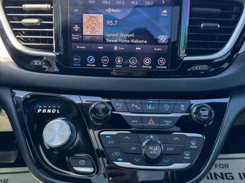 Used 2020 Chrysler Pacifica Touring-L Plus w/ Advanced Safetytec Group FWD image 66