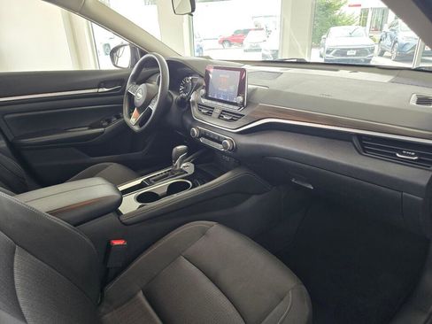 Used 2023 Nissan Altima 2.5 SV FWD image 43