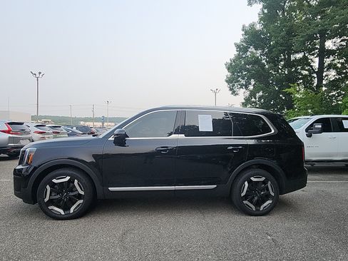 Used 2023 Kia Telluride EX w/ EX Captain's Chair Package AWD/4WD image 2