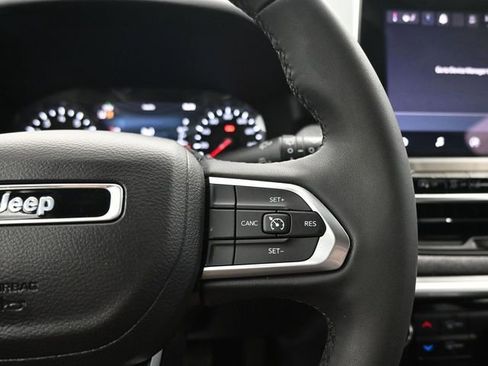 Used 2023 Jeep Compass Latitude AWD/4WD image 16