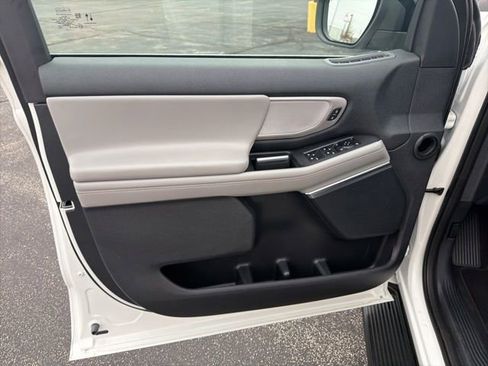 Used 2025 Ford Expedition Max Active AWD/4WD image 21