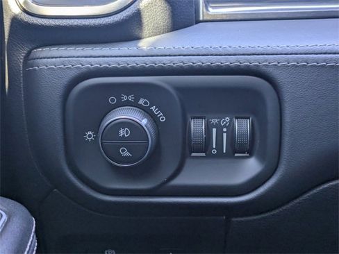 Used 2020 RAM 1500 Limited image 28