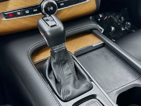 Used 2021 Volvo XC90 T6 Momentum image 17