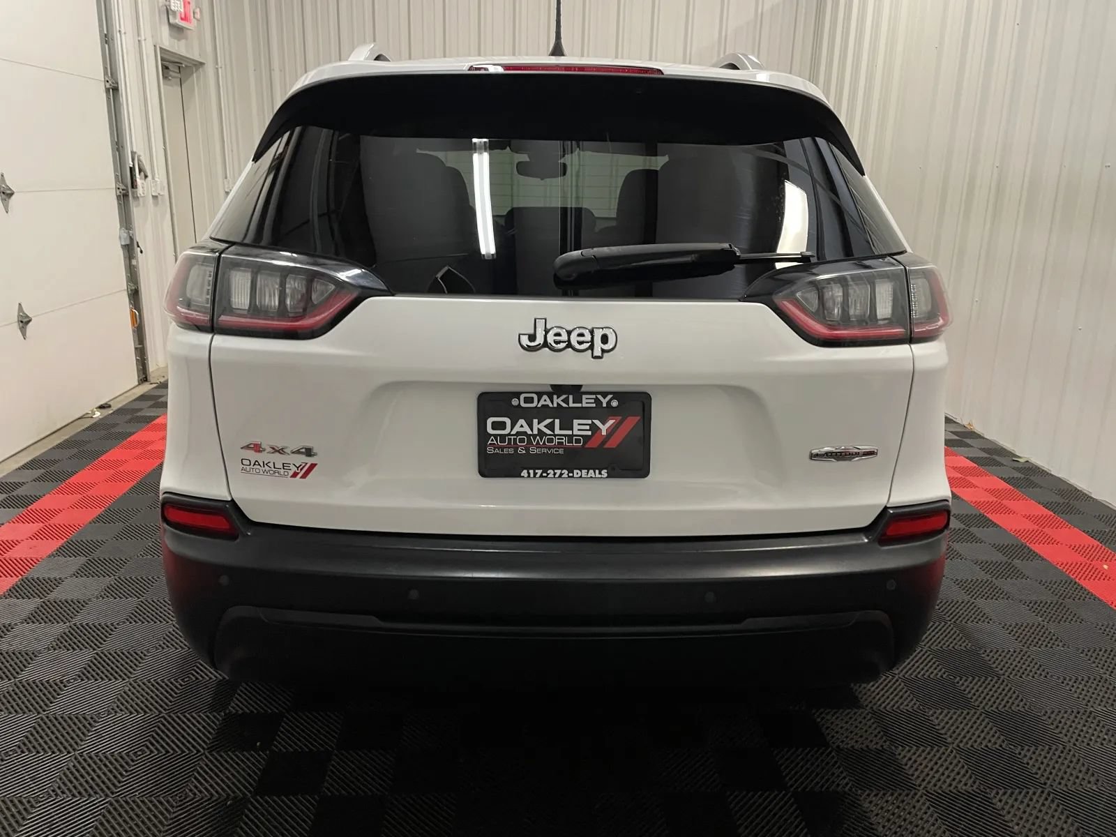 Used 2021 Jeep Cherokee Latitude Plus AWD/4WD image 3
