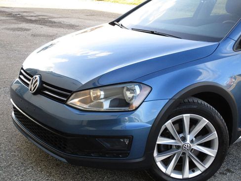 Used 2017 Volkswagen Golf Alltrack SE image 40