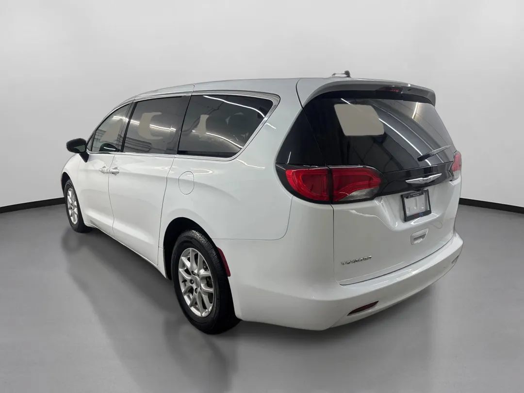 Used 2023 Chrysler Voyager LX FWD image 7