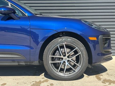 Certified 2025 Porsche Macan image 11