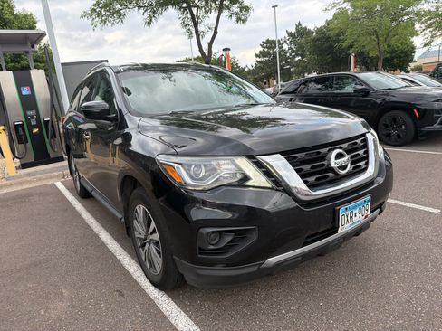 Used 2017 Nissan Pathfinder S AWD/4WD image 2