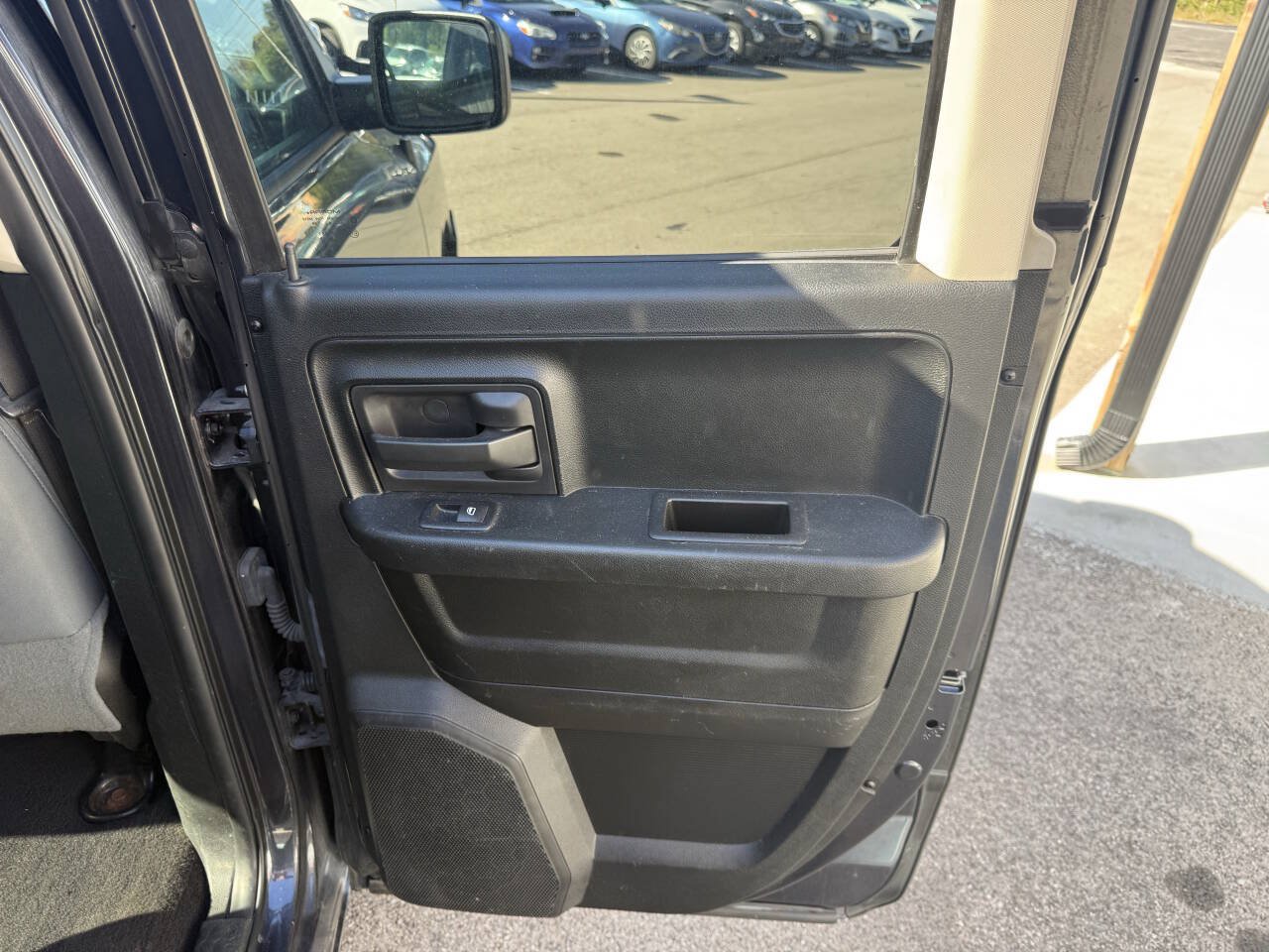 Used 2017 RAM 1500 Express AWD/4WD image 15