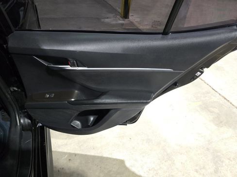 Used 2021 Toyota Camry SE image 32