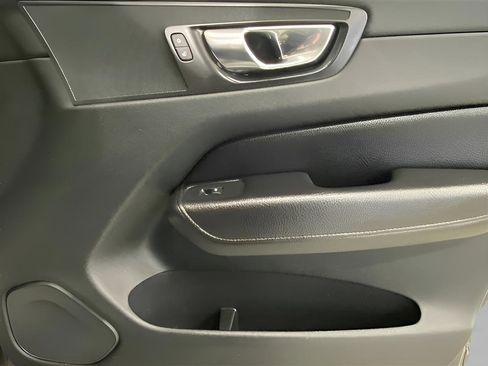 Used 2022 Volvo XC60 B5 Momentum w/ Climate Package image 15