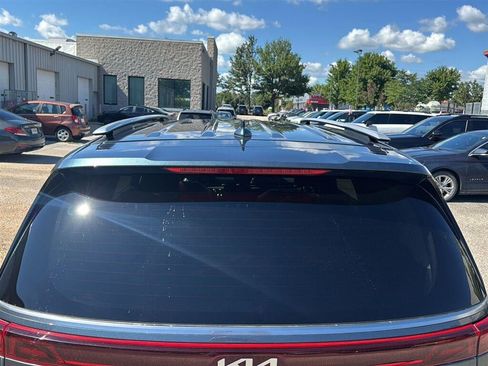 Used 2024 Kia Carnival SX FWD image 7
