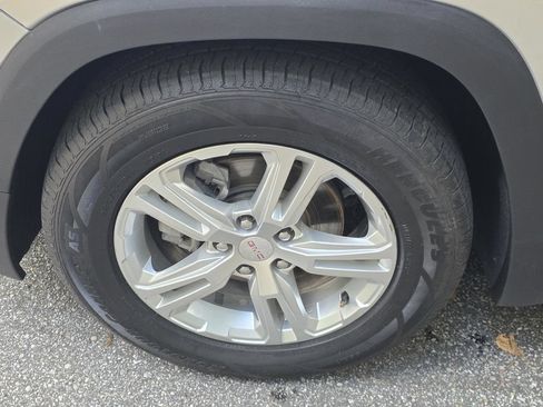Used 2022 GMC Terrain SLE FWD image 30