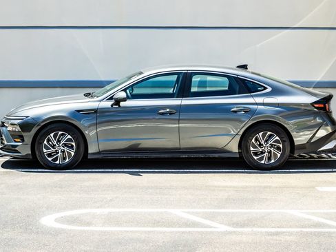 Used 2026 Hyundai Sonata Blue FWD image 4