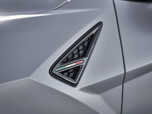 Used 2024 Lamborghini Urus S AWD/4WD image 9