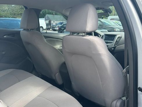 Used 2018 Chevrolet Cruze LS FWD image 16