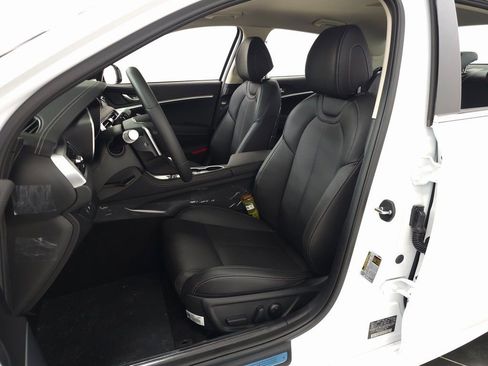 Used 2026 Genesis G70 2.5T image 11