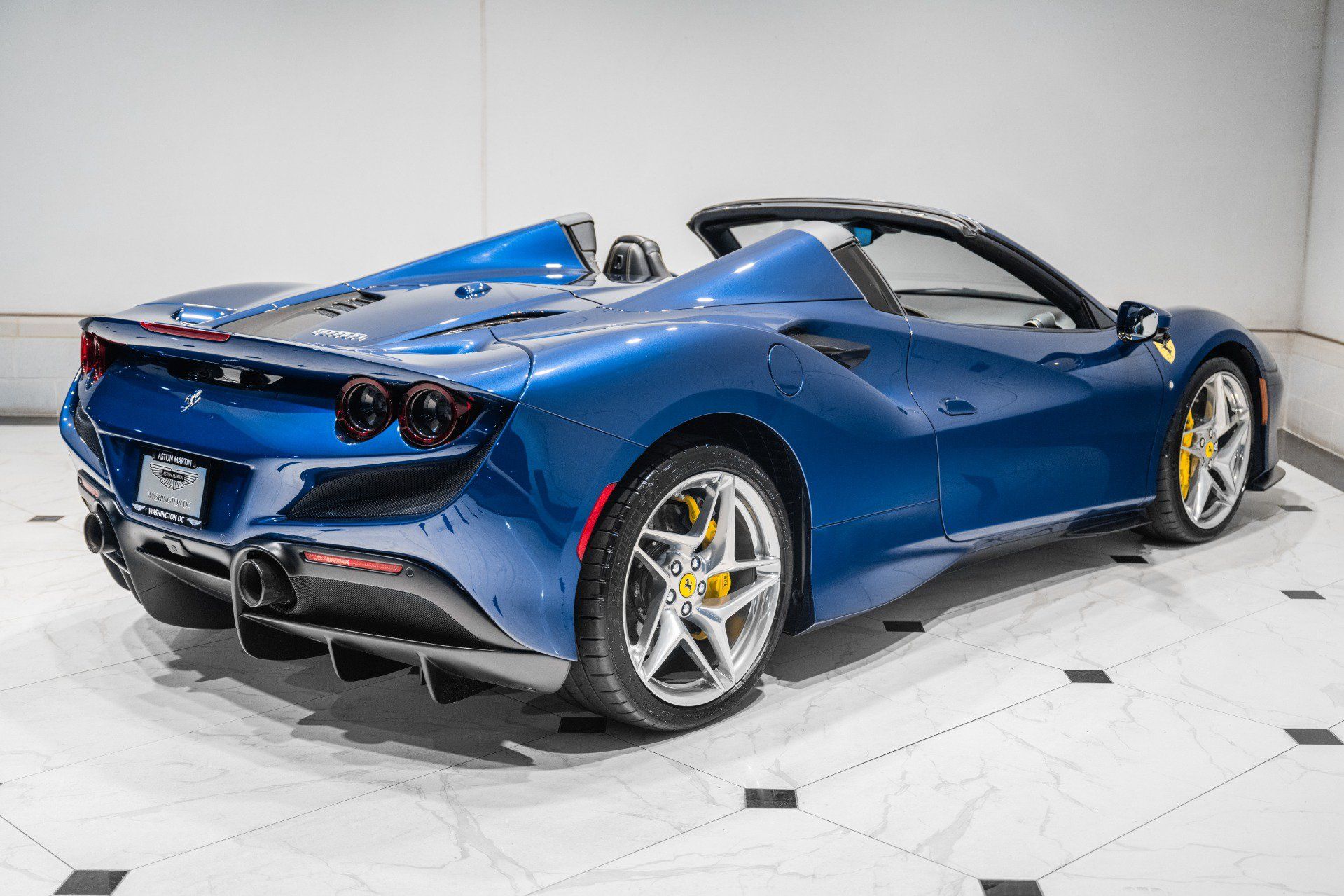 Used 2023 Ferrari F8 Tributo RWD image 9