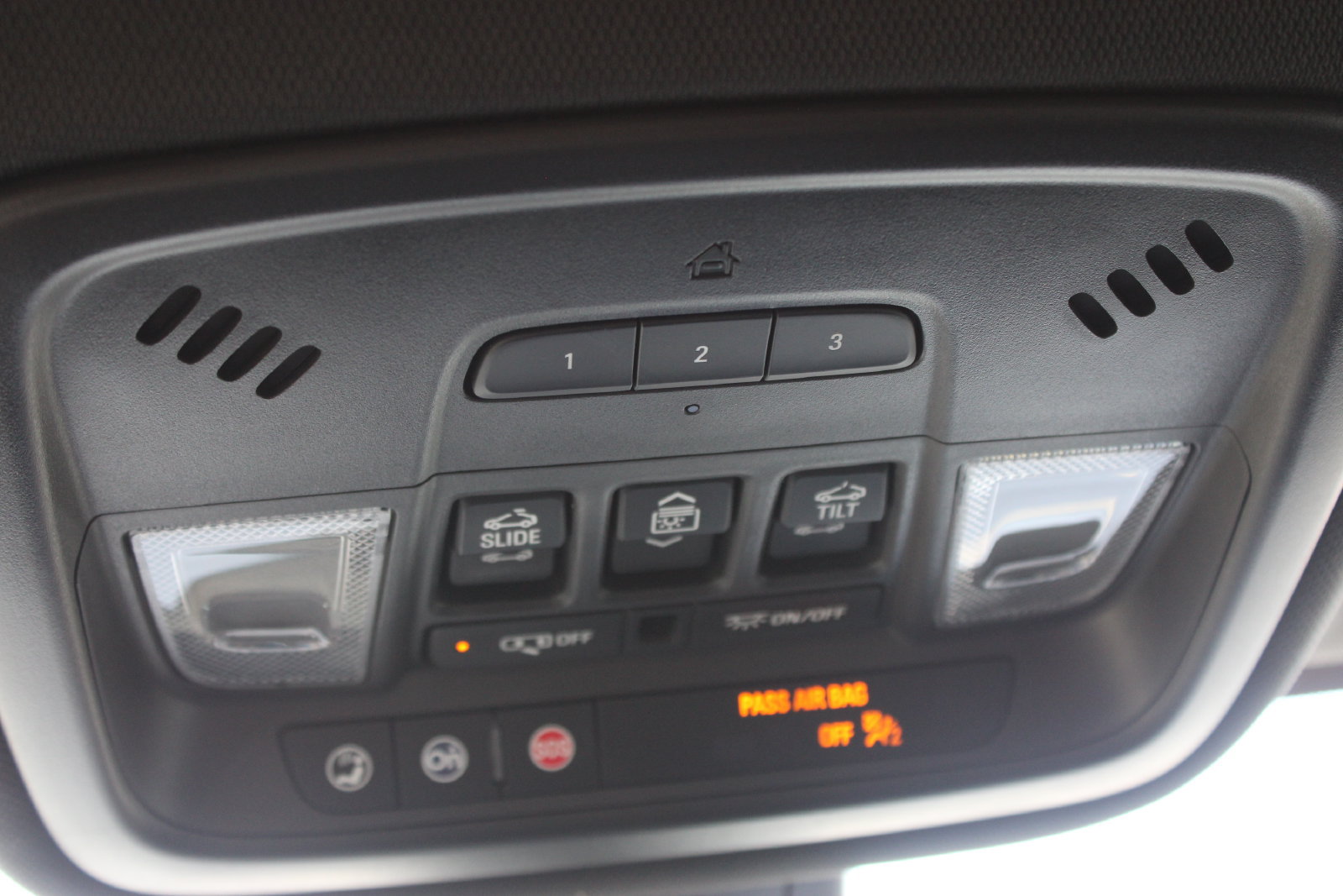 Used 2023 Chevrolet Traverse Premier w/ Redline Edition FWD image 20