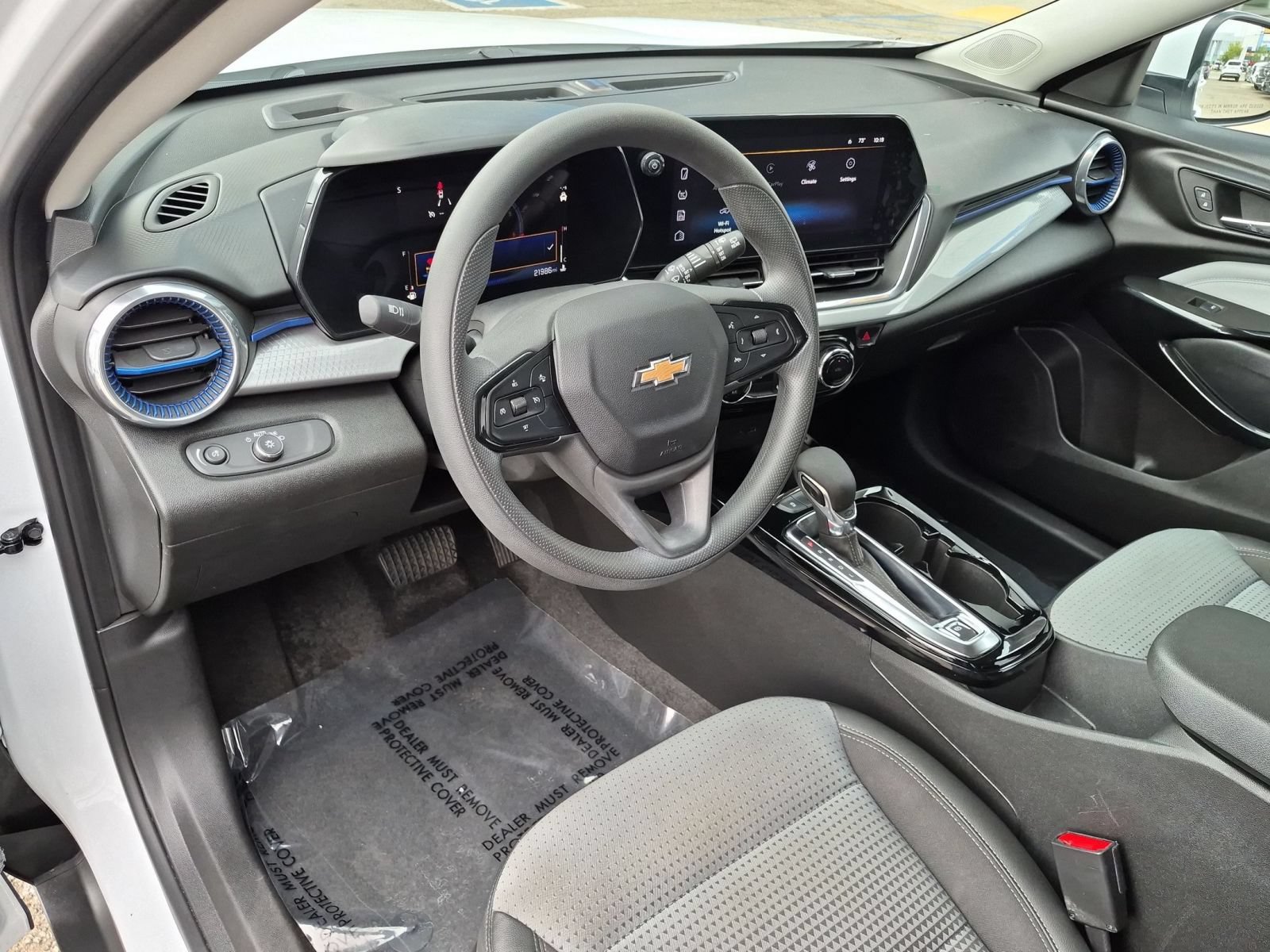 Used 2025 Chevrolet Trax LT w/ LPO, Blackout Package FWD image 12