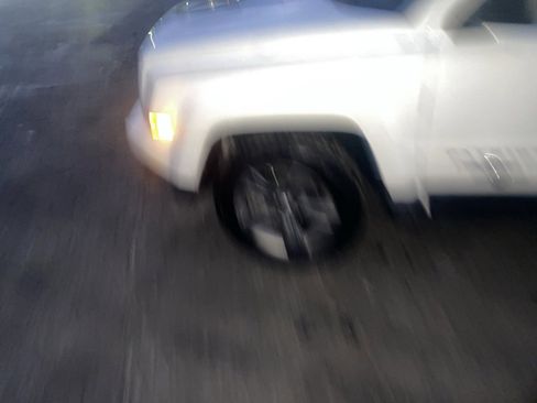 Used 2014 Jeep Patriot Latitude w/ Freedom Edition Package image 9