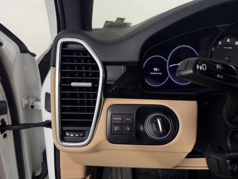 Certified 2022 Porsche Cayenne Coupe AWD/4WD image 25