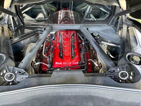 Used 2024 Chevrolet Corvette Stingray Preferred Cpe w/ Z51 Performance Package RWD image 27