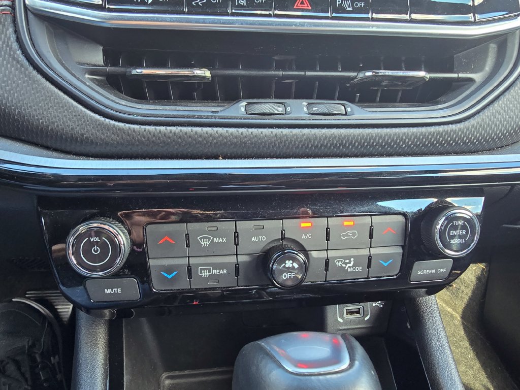 Used 2025 Jeep Compass Trailhawk AWD/4WD image 30