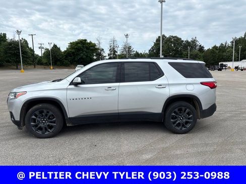 Used 2021 Chevrolet Traverse RS FWD image 3
