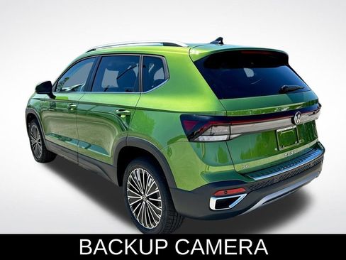 Used 2025 Volkswagen Taos SE image 4