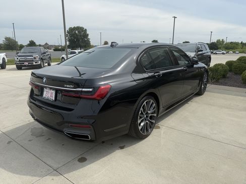 Used 2020 BMW 750i xDrive w/ Executive Package AWD/4WD image 7