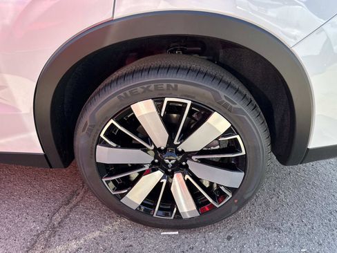 New 2025 Mitsubishi Outlander SE image 8