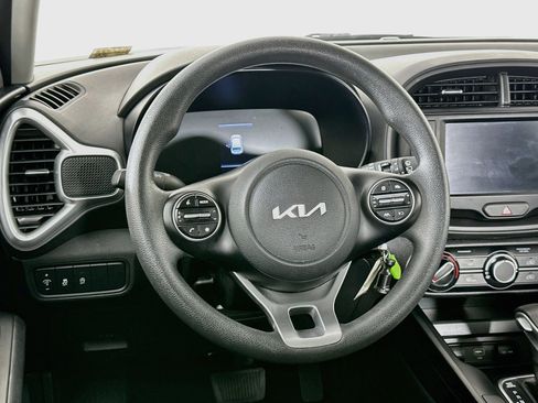 Used 2025 Kia Soul LX w/ LX Technology Package FWD image 18