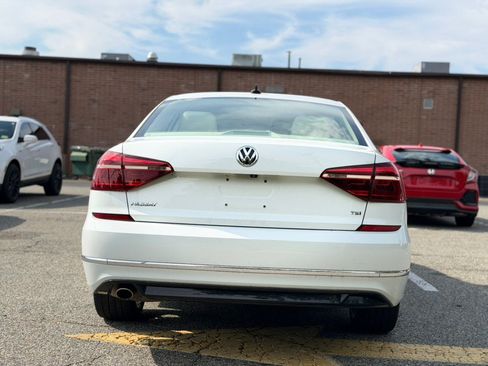 Used 2018 Volkswagen Passat 2.0T R-Line FWD image 5