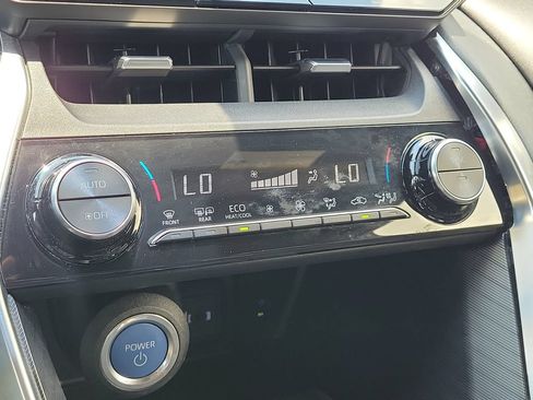 Used 2021 Toyota Venza XLE AWD/4WD image 23