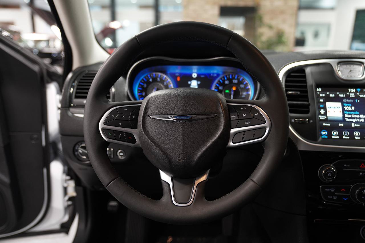 Used 2023 Chrysler 300 Touring w/ Sport Appearance Package RWD image 35