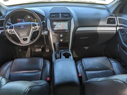 Used 2015 Ford Explorer XLT w/ Equipment Group 202A image 17