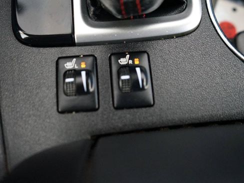 Used 2019 Toyota Highlander SE w/ Nightshade Edition FWD image 17