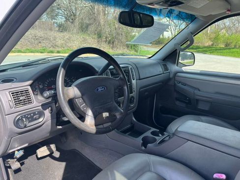 Used 2004 Ford Explorer Sport XLT image 15