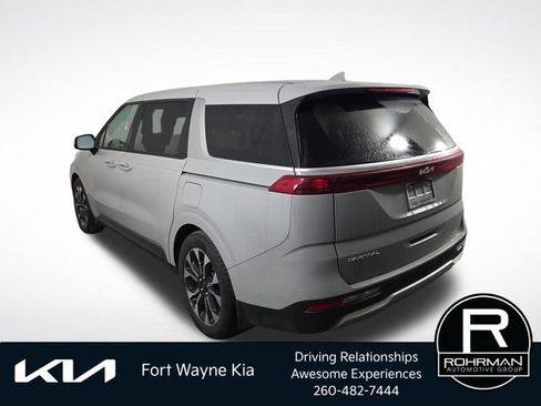 Used 2024 Kia Carnival EX FWD image 8