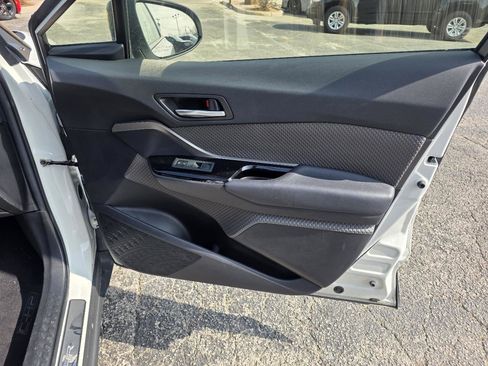 Used 2020 Toyota C-HR Limited image 15