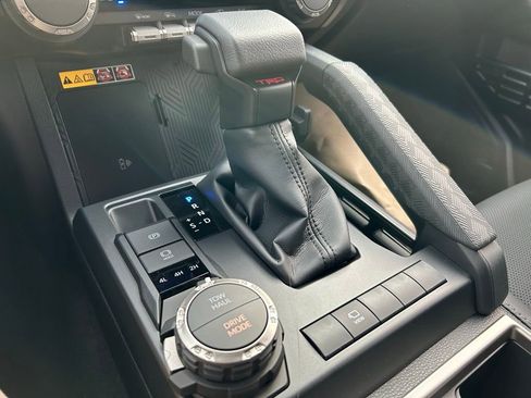 Used 2026 Toyota Sequoia Platinum image 27