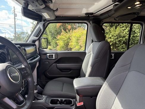 Used 2022 Jeep Gladiator Sport image 31