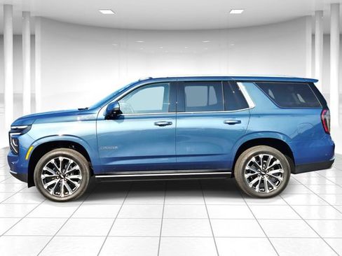 Used 2025 Chevrolet Tahoe High Country AWD/4WD image 2
