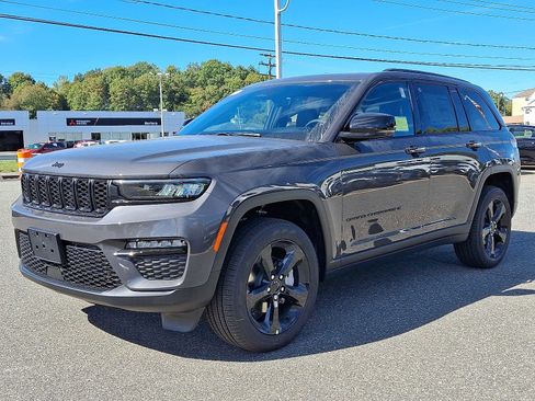 New 2025 Jeep Grand Cherokee Limited w/ Black Appearance Package image 2
