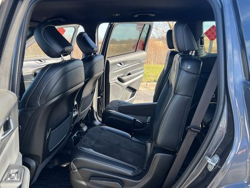 Used 2023 Jeep Grand Cherokee L Laredo image 34