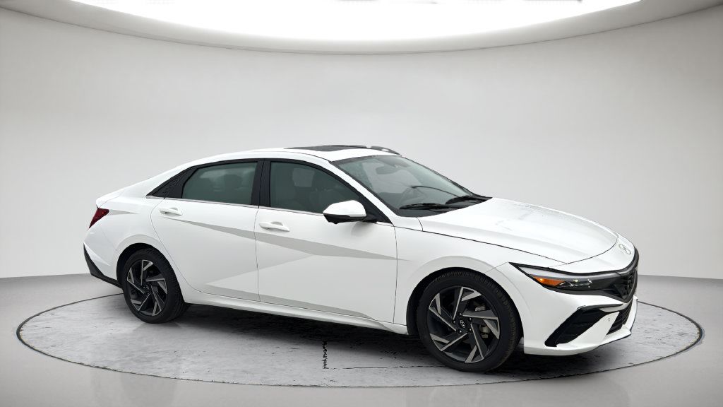 Used 2024 Hyundai Elantra Limited FWD image 7